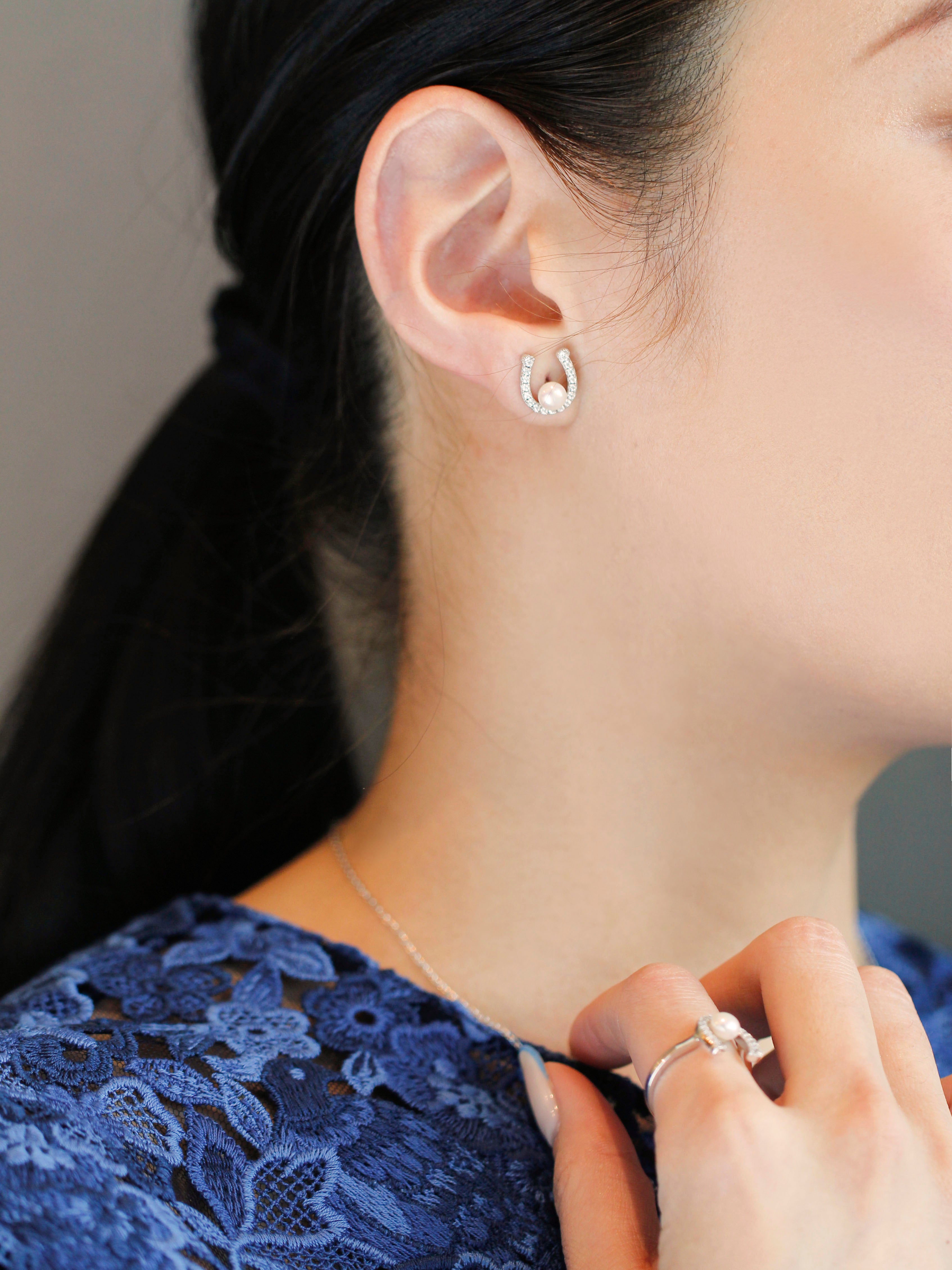 HORSESHOE Pearl Earrings - BAIGAL