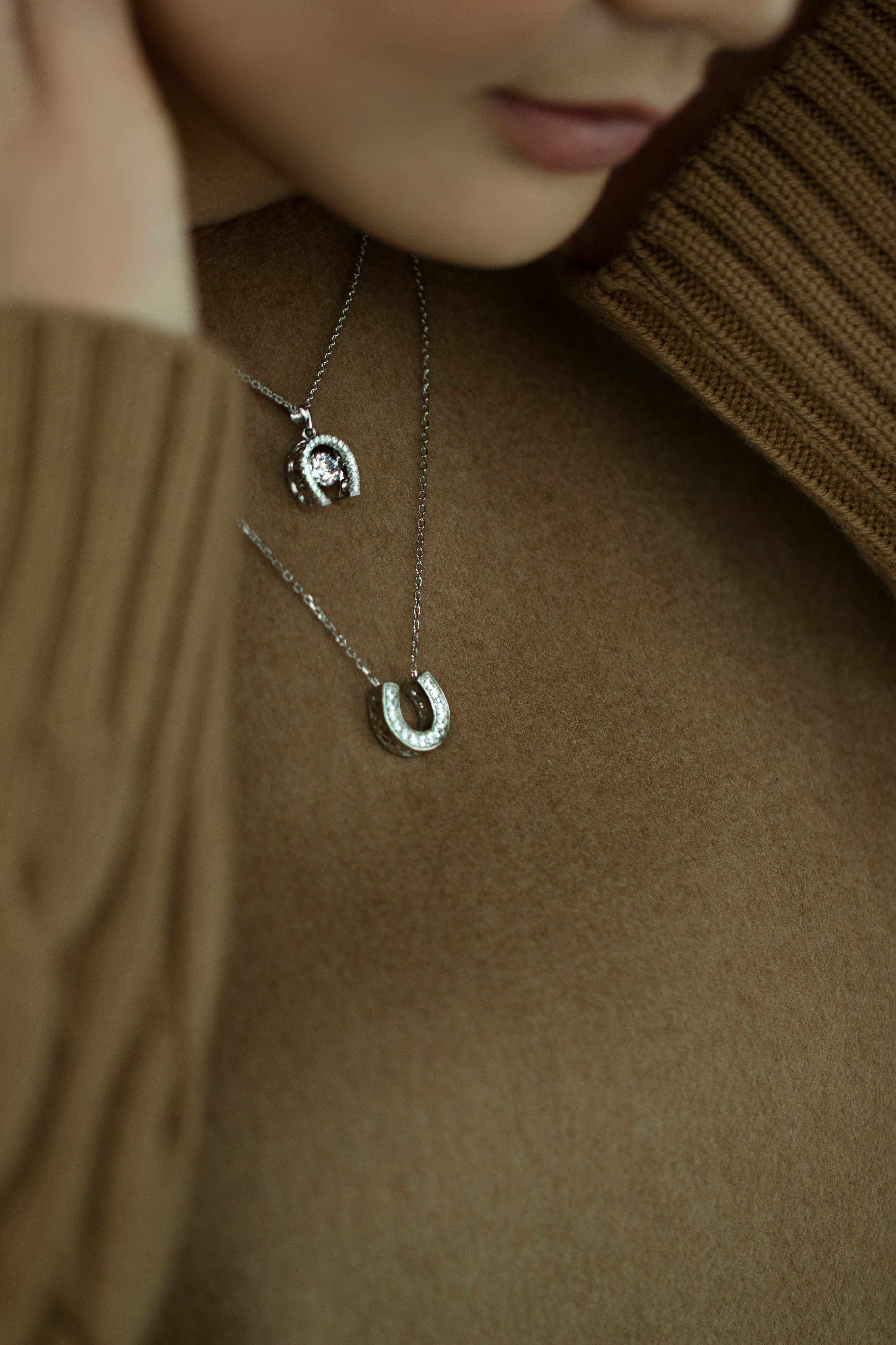 HORSESHOE Dancing Stone Necklace - BAIGAL