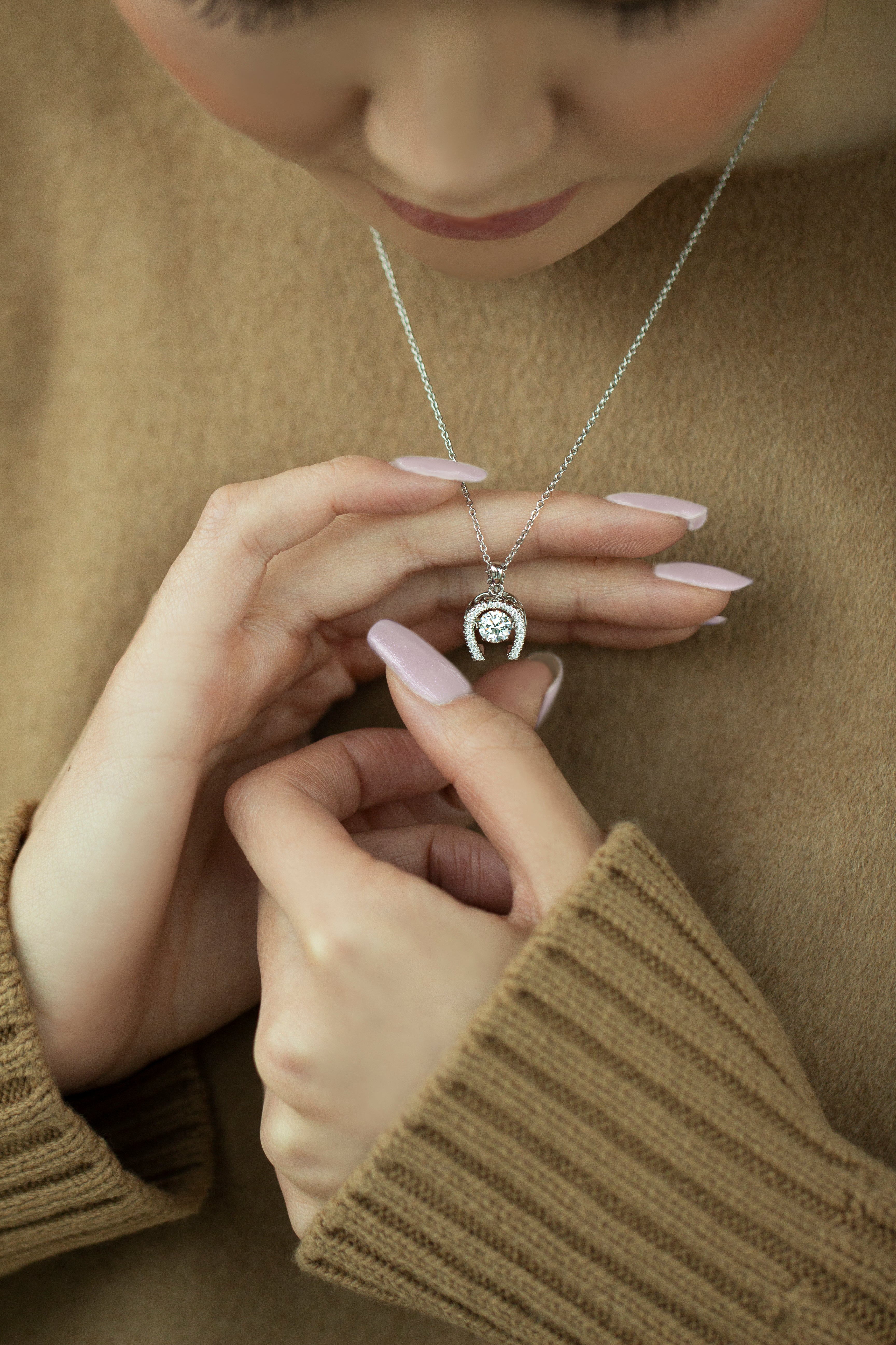 HORSESHOE Dancing Stone Necklace - BAIGAL