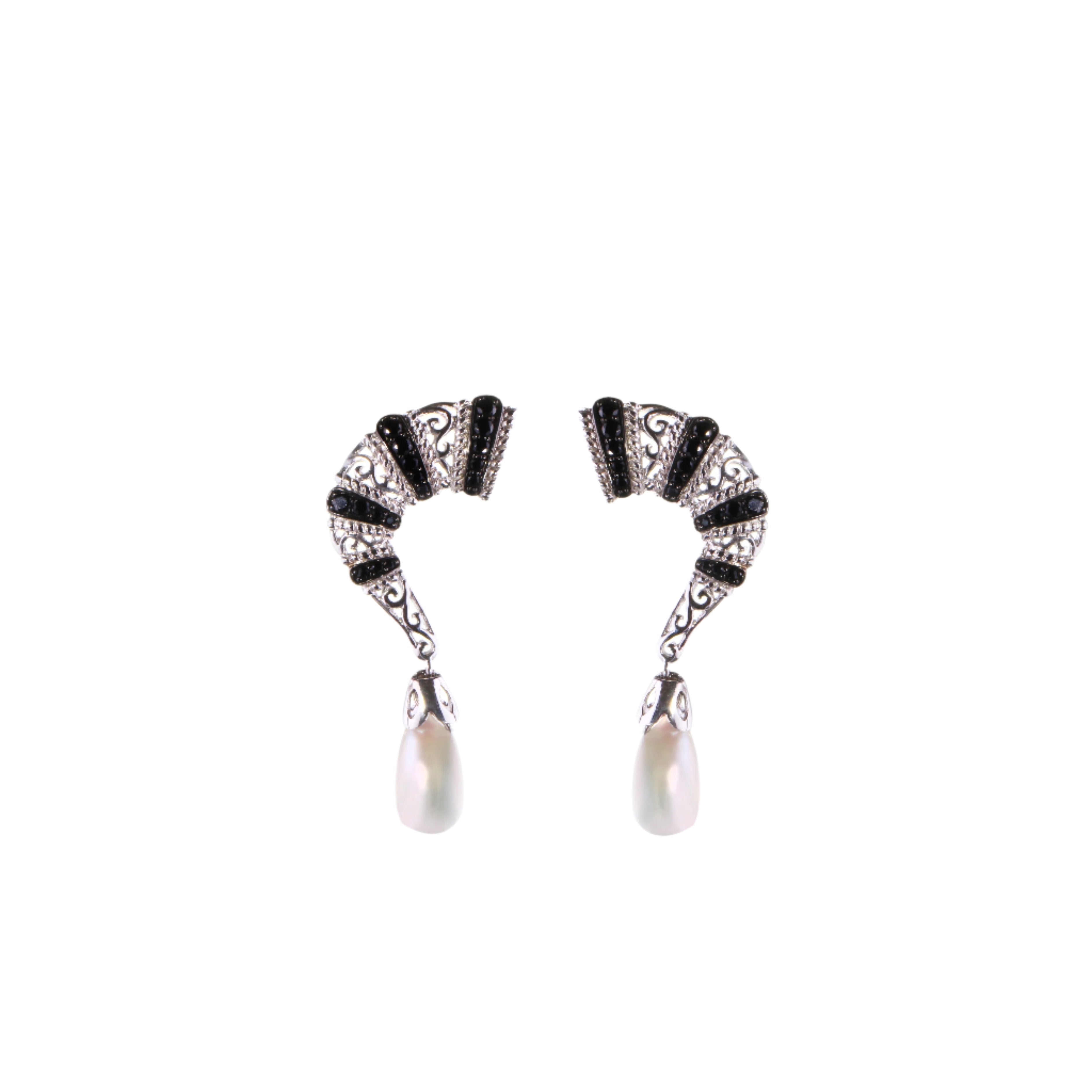 QUEEN Earrings - BAIGAL