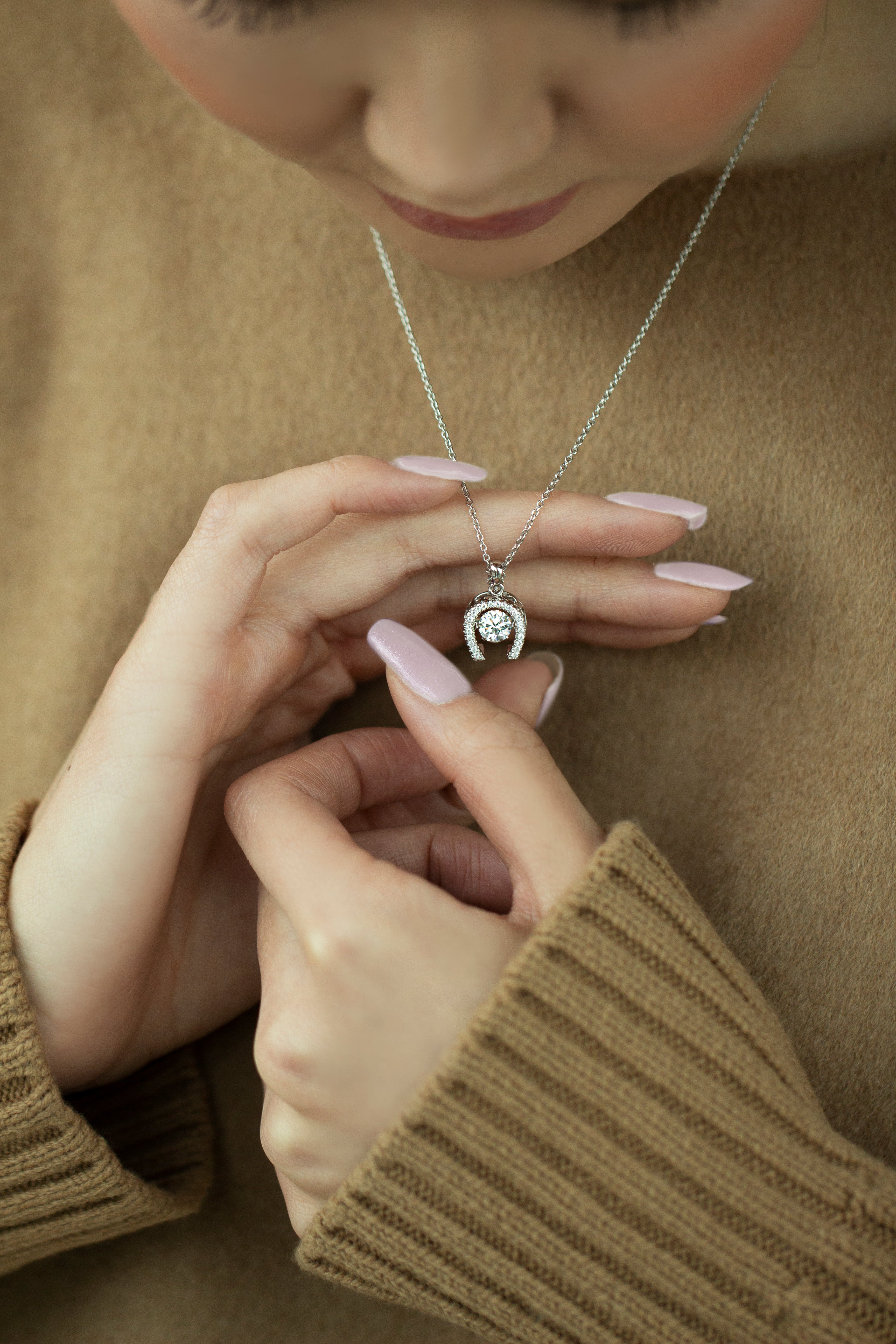 HORSESHOE Dancing Stone Necklace